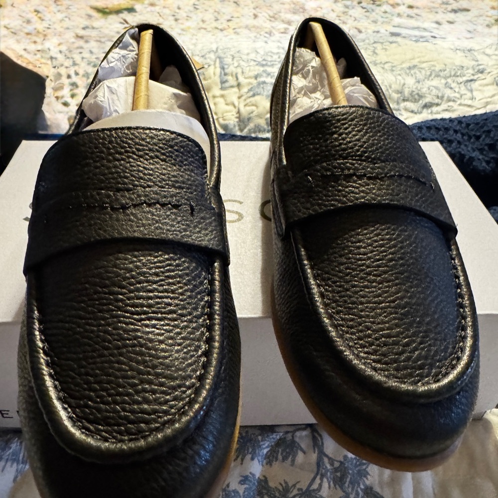 AEROSOLES Black Pebbled Leather Loafers